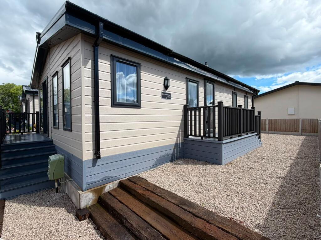 2-bed caravan on Alveley, Bridgnorth, WV15 6JH, £165,000