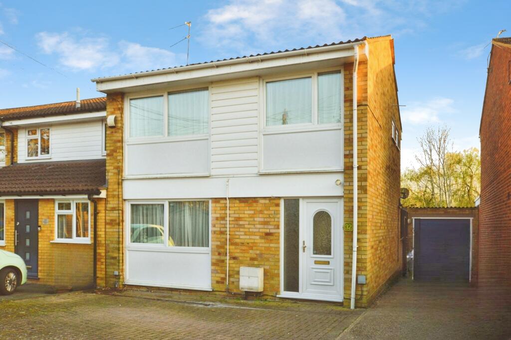 Main image of property: Pinewood Close, St Albans, AL4