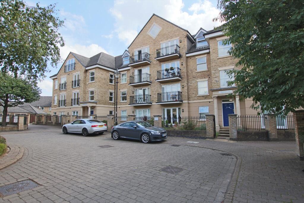 2-bed flat on Banister Park, Southampton, £280,000