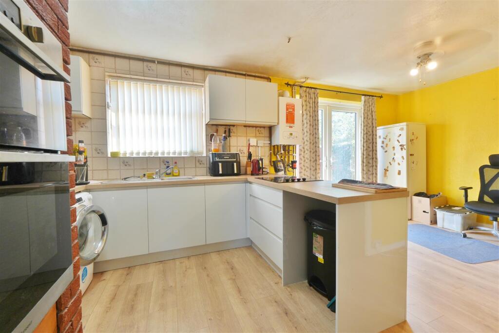 House in Eton Wick, Windsor and Maidenhead - View 3
