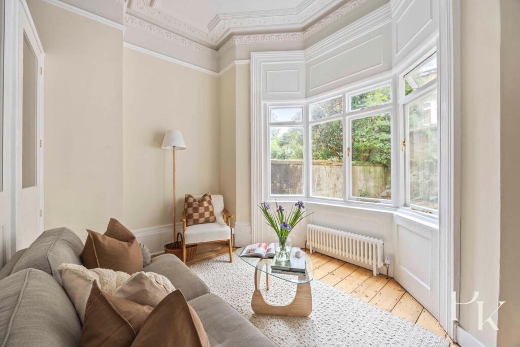 Studio flat on Buckingham Road, Brighton, £230,000