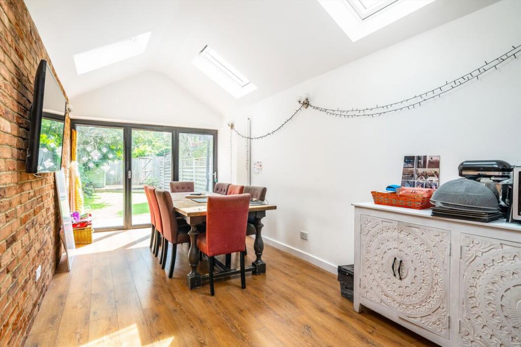 House in Twickenham - More