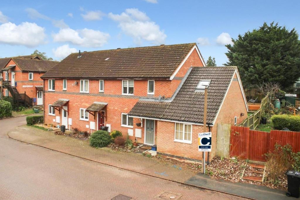 4-bed semi-detached on Hainault Avenue, Giffard Park, Milton Keynes, £379,995