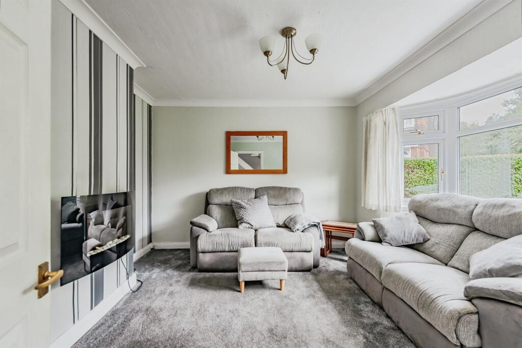 House in Reigate and Banstead, Surrey - View 2