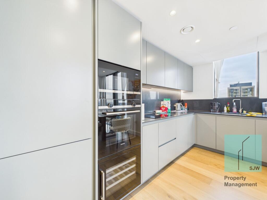 Main image of property: Marsh Wall, Harcourt Tower, E14