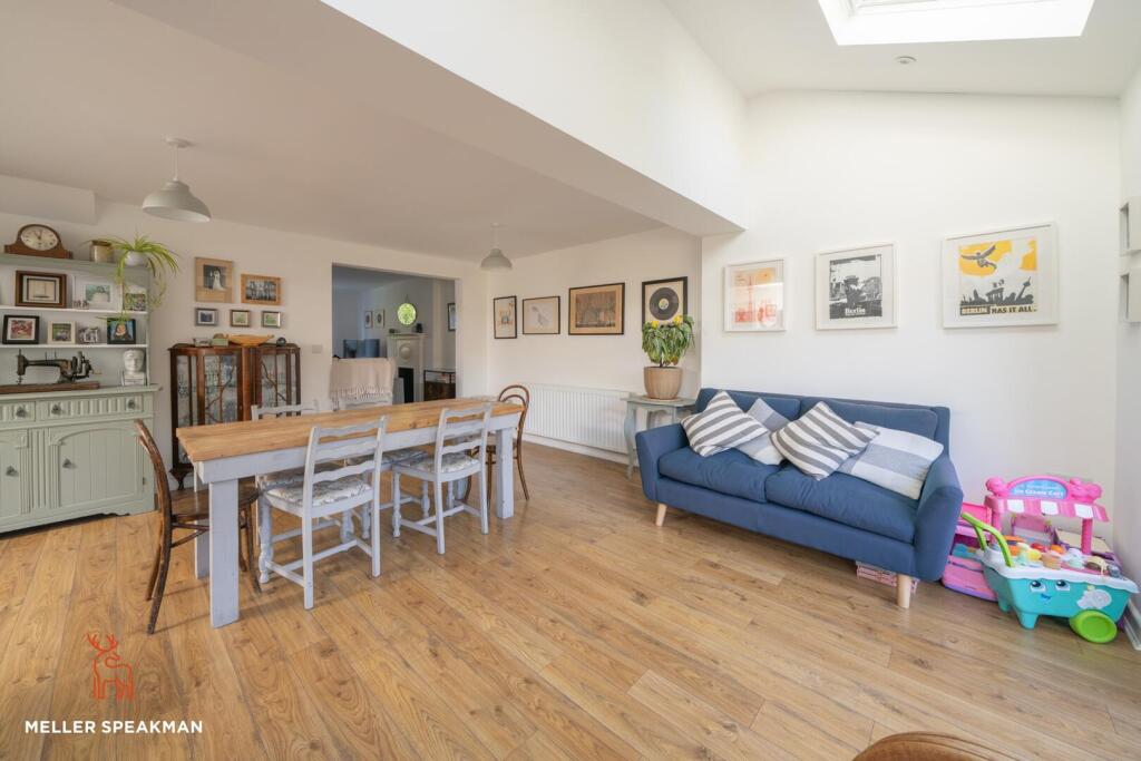 House in Knutsford, Cheshire East - More