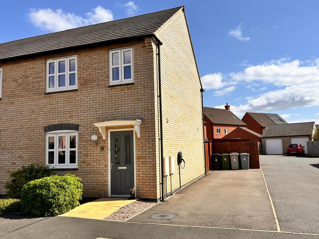 3-bed terraced on Kempton Drive, Barleythorpe, £240,000