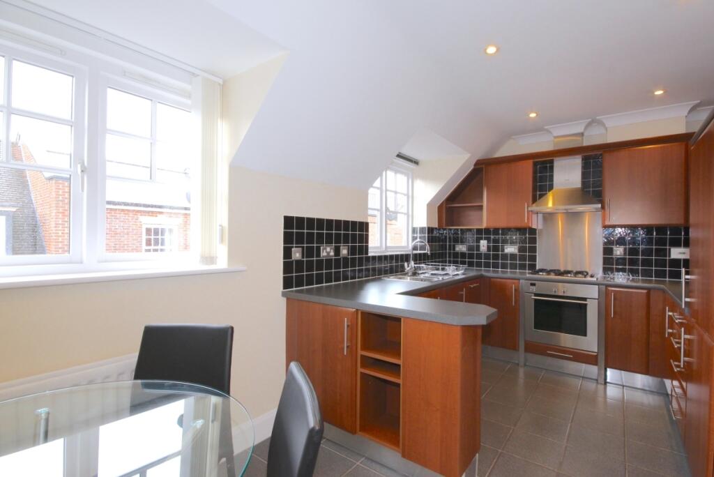 Apartment in Vale of White Horse, Caldecott, Abingdon on Thames - View 2