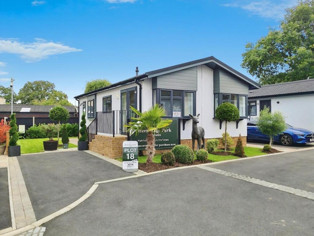 2-bed caravan on Hermitage Park, Warfield Street, Warfield, Bracknell, £295,000