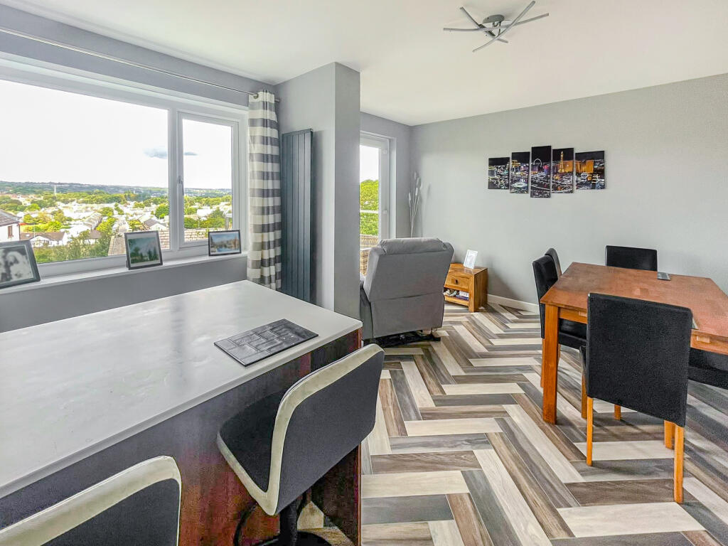 House in Huddersfield - View 3