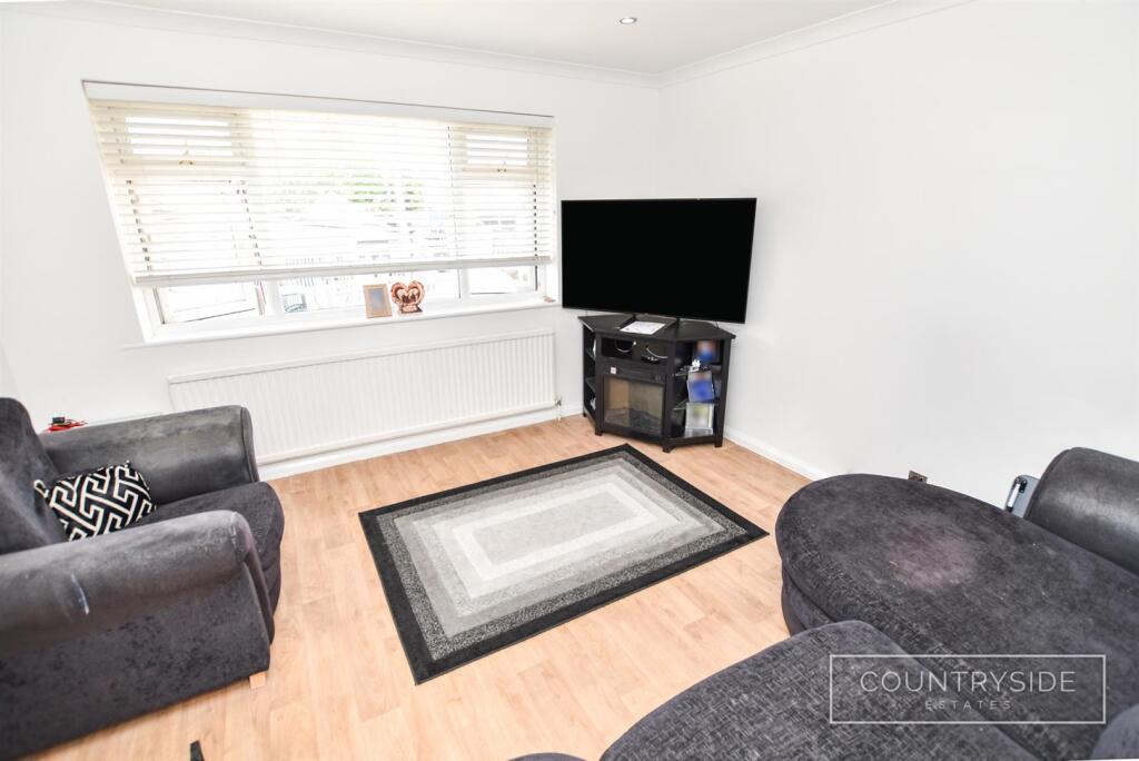 Apartment in Castle Point, Hadleigh - View 4