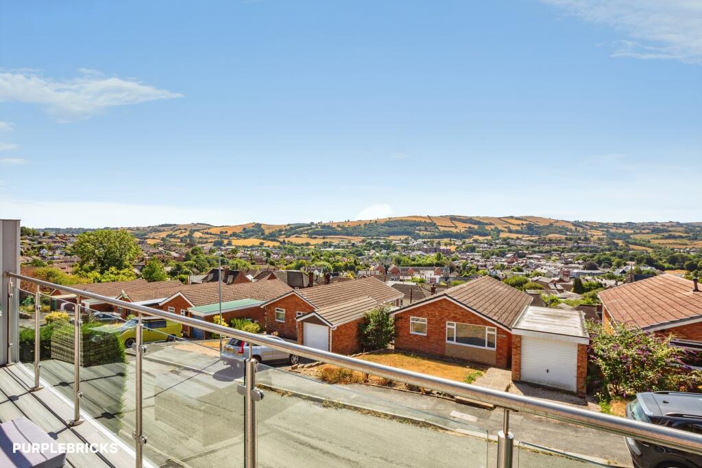 House in Newtown - View 5