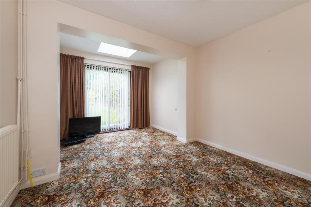 Fir Tree Close, Rough Common photo 3
