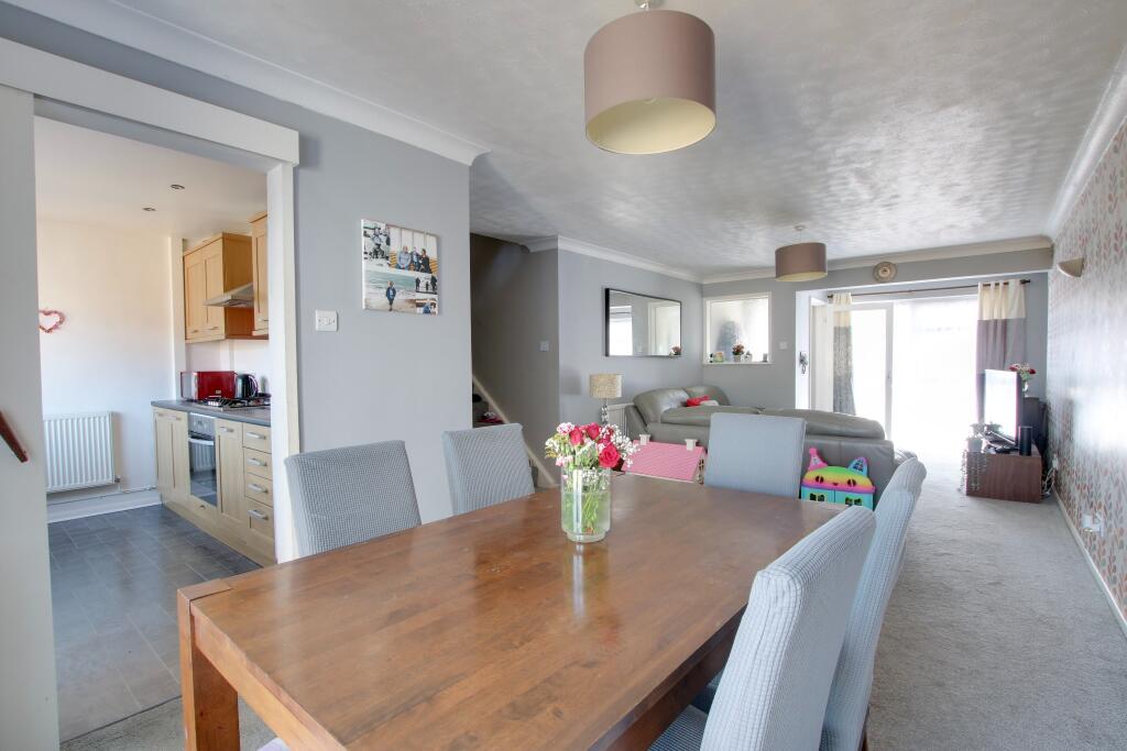Gaylyn Way, Fareham. Guide Price £300,000 - £315,000. photo 3
