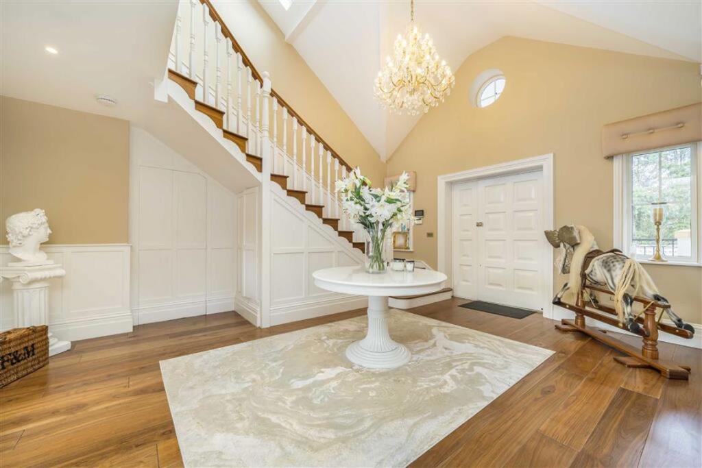 House in Wraysbury, Windsor and Maidenhead - View 5