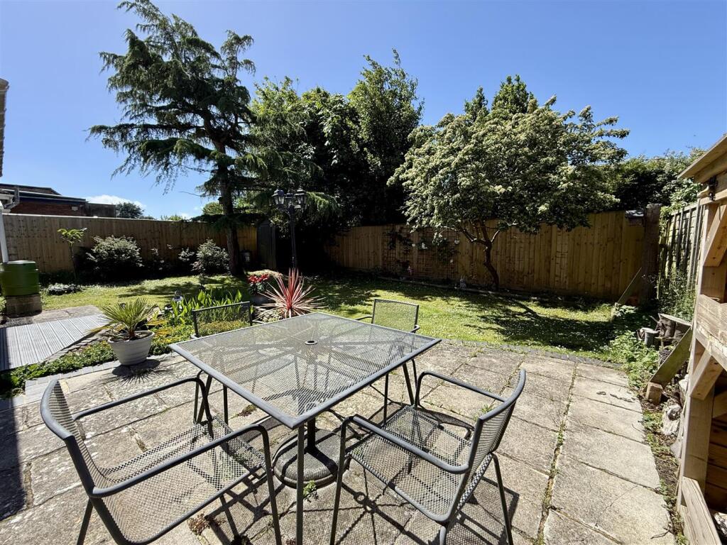 House in Cowes, Somerton, Northwood - More