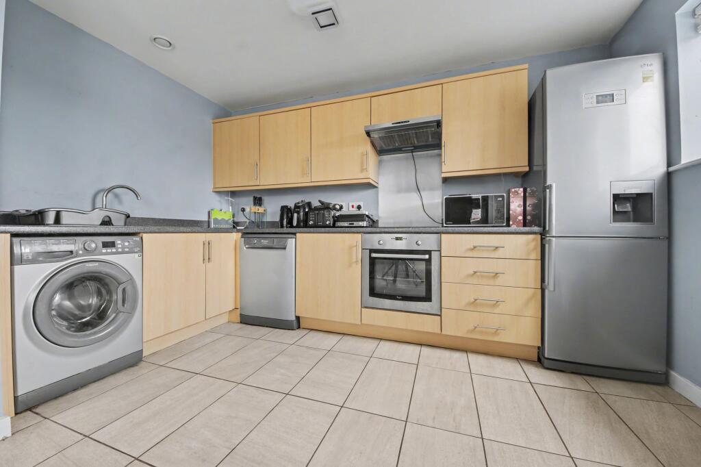 316 Hinkler Road, Thornhill, SO19 photo 3