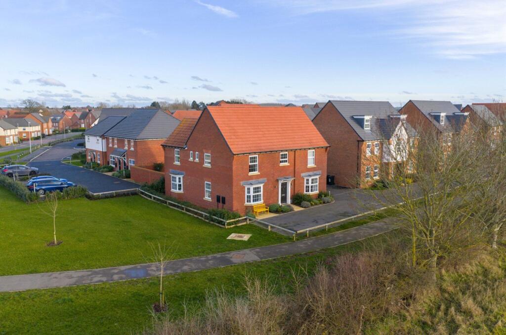 5-bed detached on Woodhead Road, Warwick, Warwickshire, CV34, £800,000