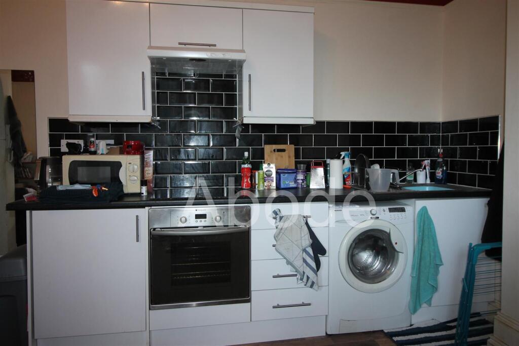Apartment in Leeds, Hyde Park - View 3