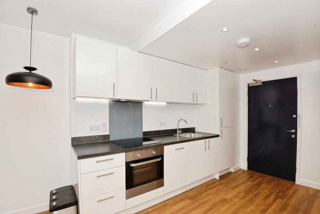 Apartment in Slough - View 5