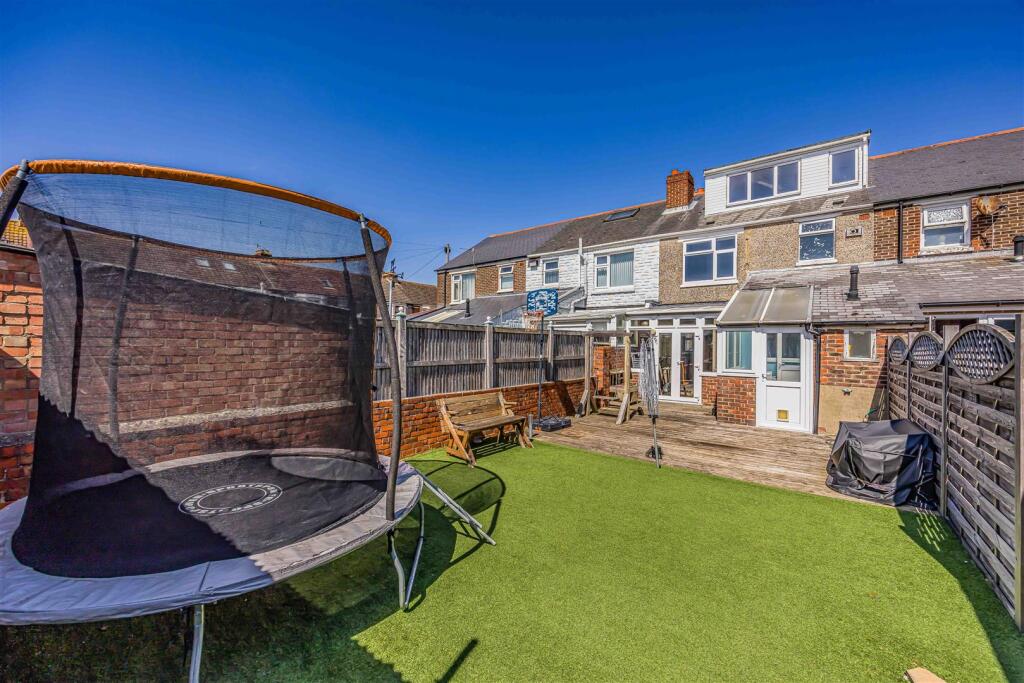 House in Portsmouth, Kingston, Baffins - View 2