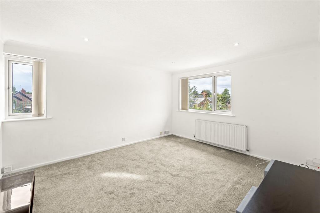 Apartment in Trafford, Greater Manchester - View 5