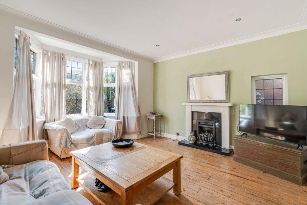 House in Sutton - View 2