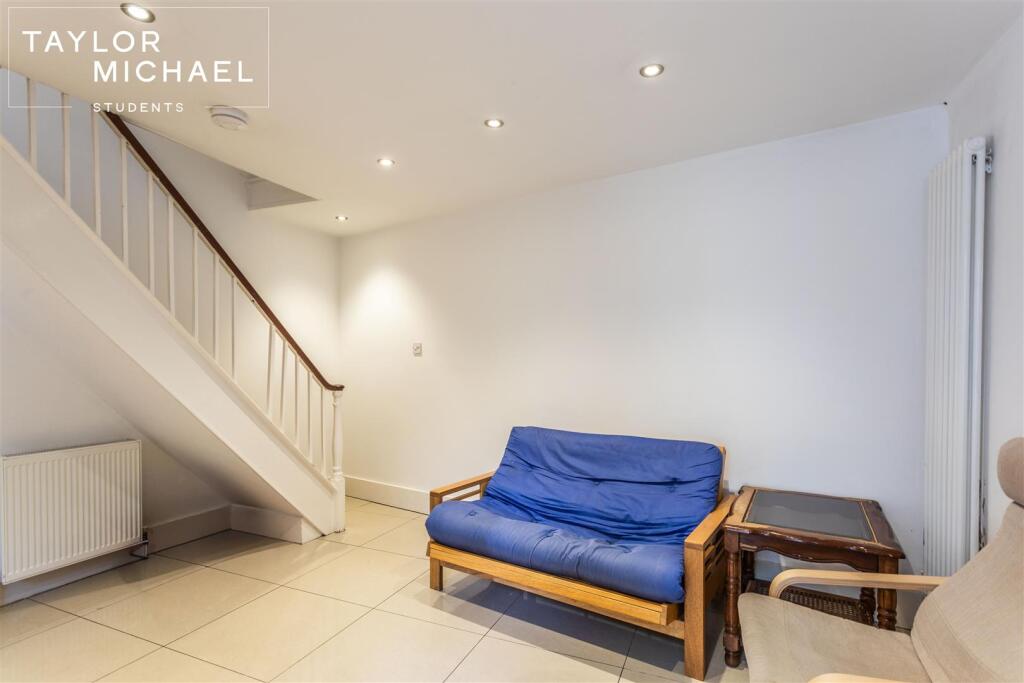 4 bedroom terraced house for rent
