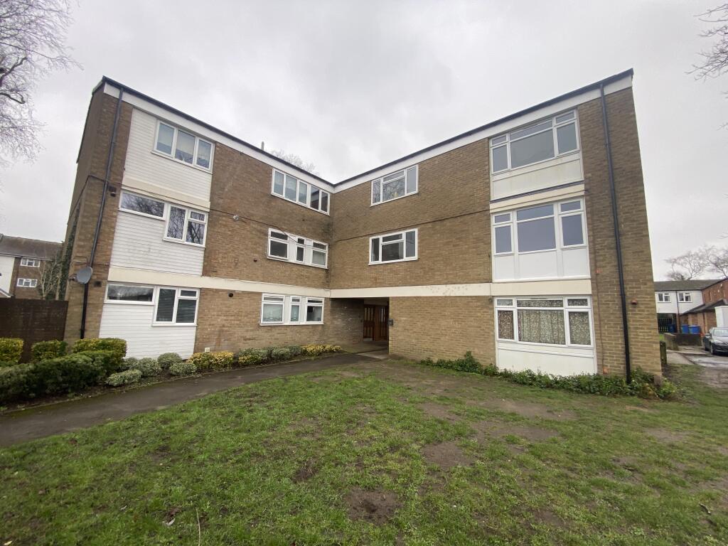 Main image of property: 5 Underwood, Bracknell, Berkshire RG12 8XL