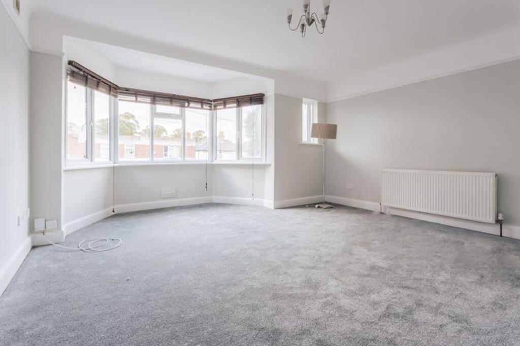 Apartment in Christchurch, Iford, Bournemouth - View 2