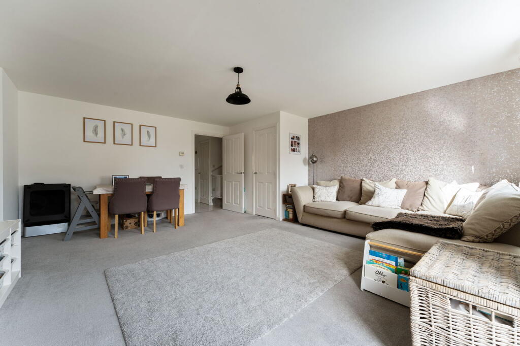 Bazalgette Lane, Longhedge, SP4 photo 4