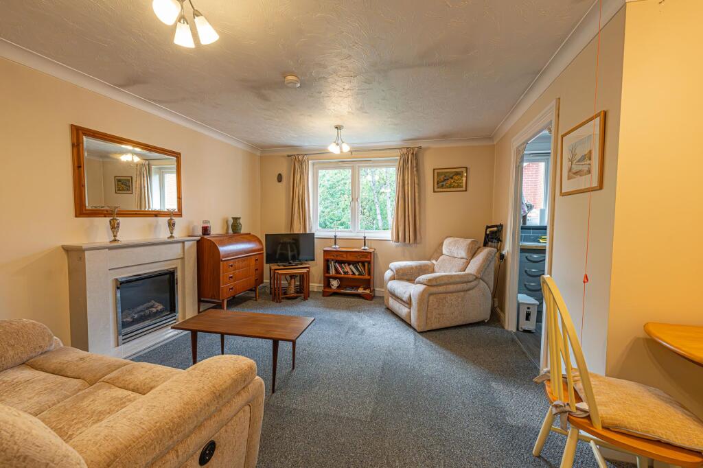 Apartment in Newport - View 3