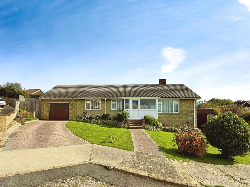 3-bed house on Buckbury Close, £370,000