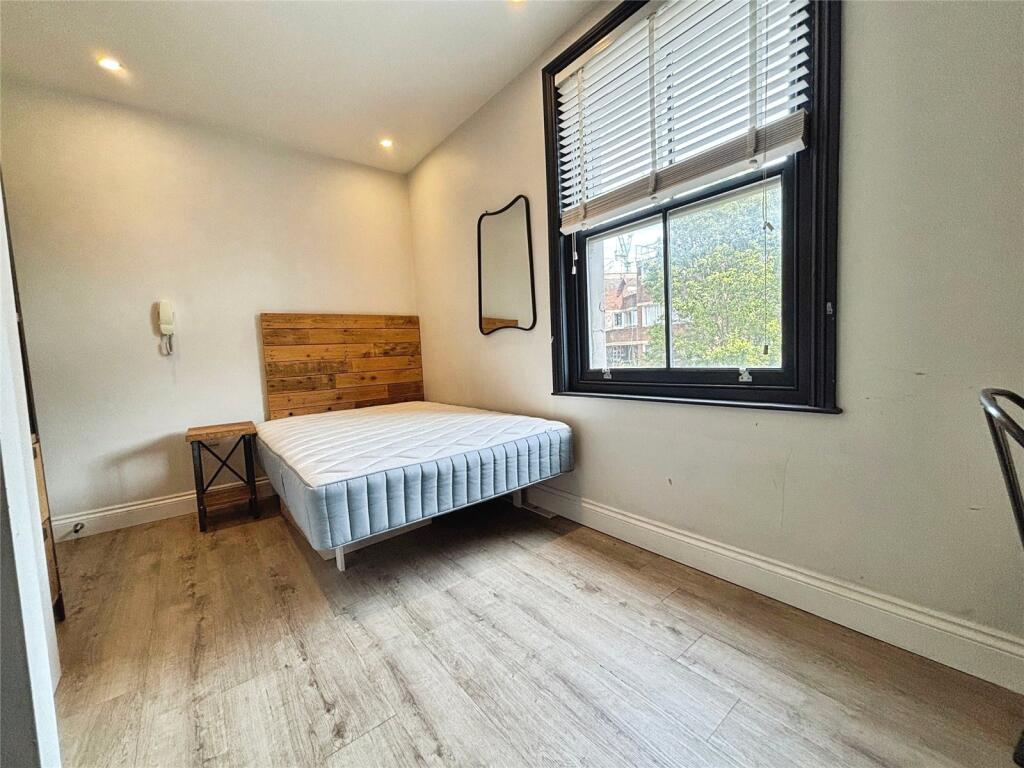 Apartment in London - View 2