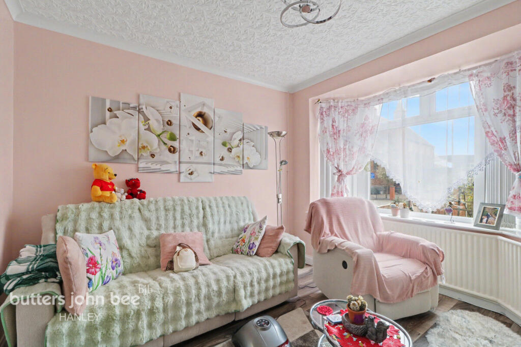 3-bed terraced on Bucknall Old RoadStoke-On-Trent ST1 2AJ, £170,000