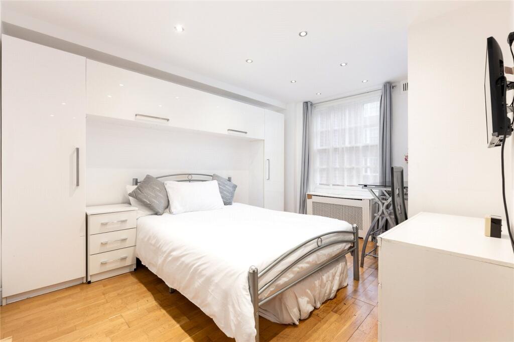 Studio flat on Edgware Road, London, W2, £295,000