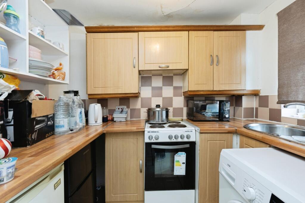 House in Gloucester - View 4