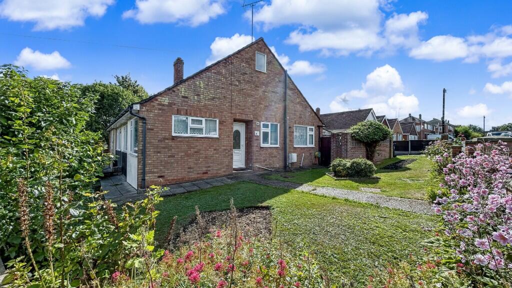 2-bed semi-detached on Cottage Drive, Colchester, Essex, CO2, £250,000
