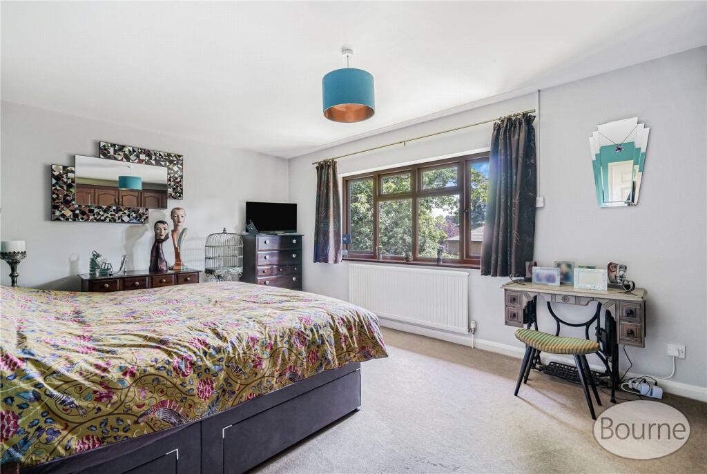 Sandy Lane, Cobham, Surrey, KT11 – další