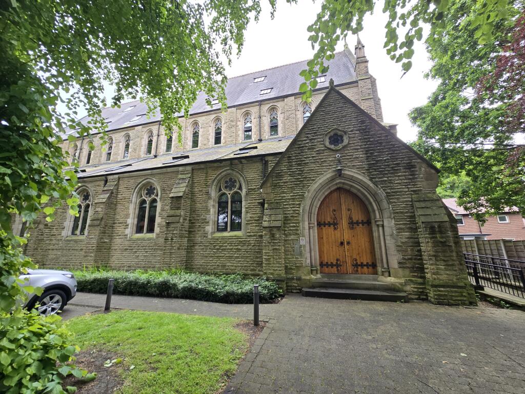 Apartment in Manchester, Whalley Range - View 2