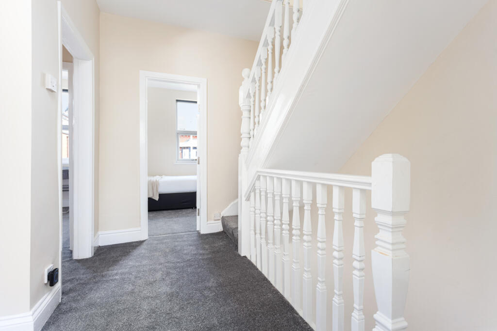 8 bedroom terraced house for rent