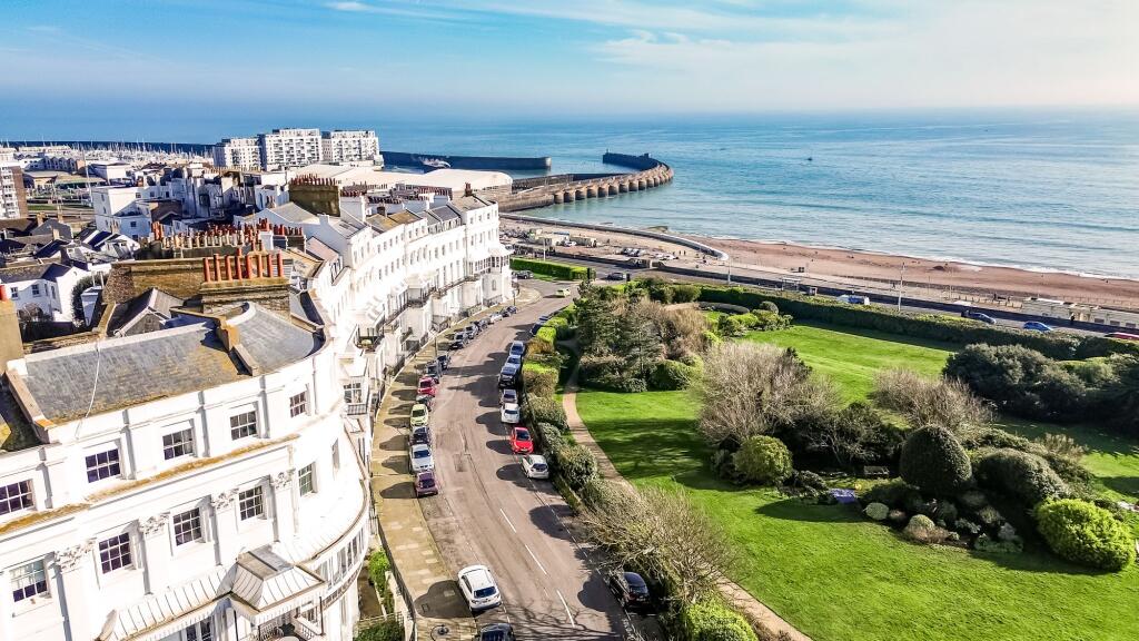 Arundel Terrace, Brighton photo 2