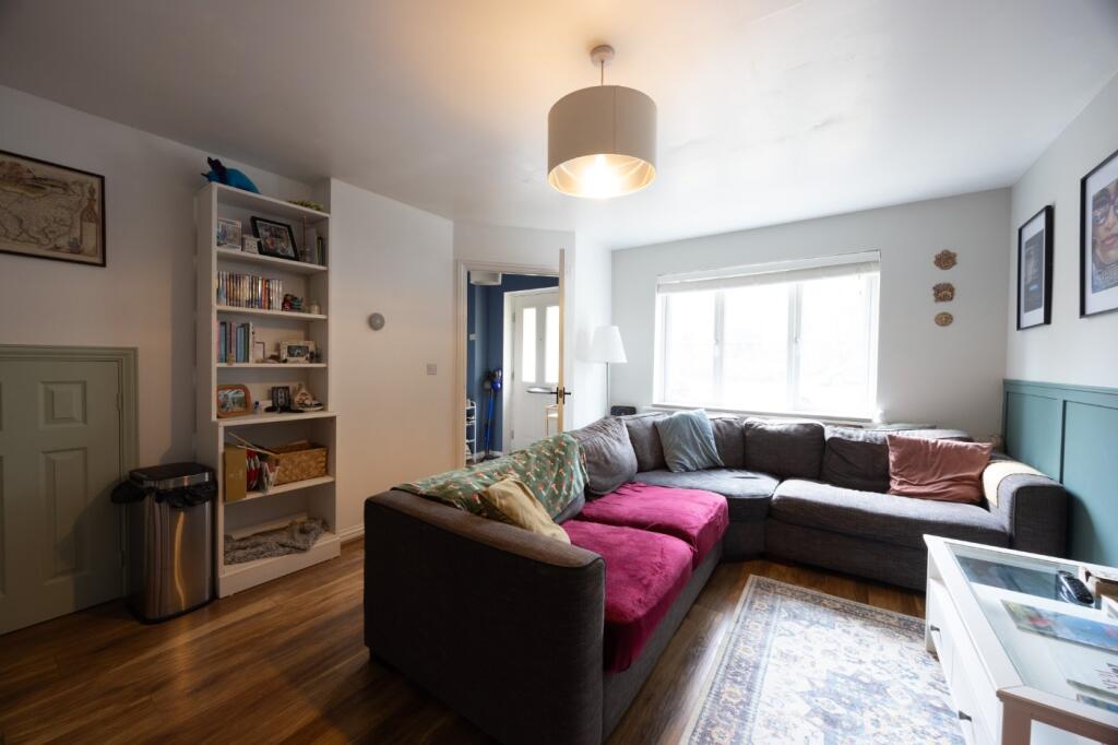 House in Gloucester - View 3