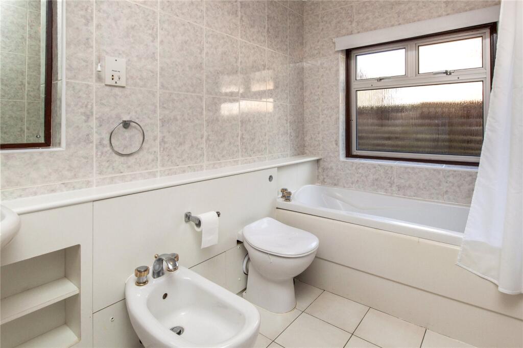 House in Slough - View 4