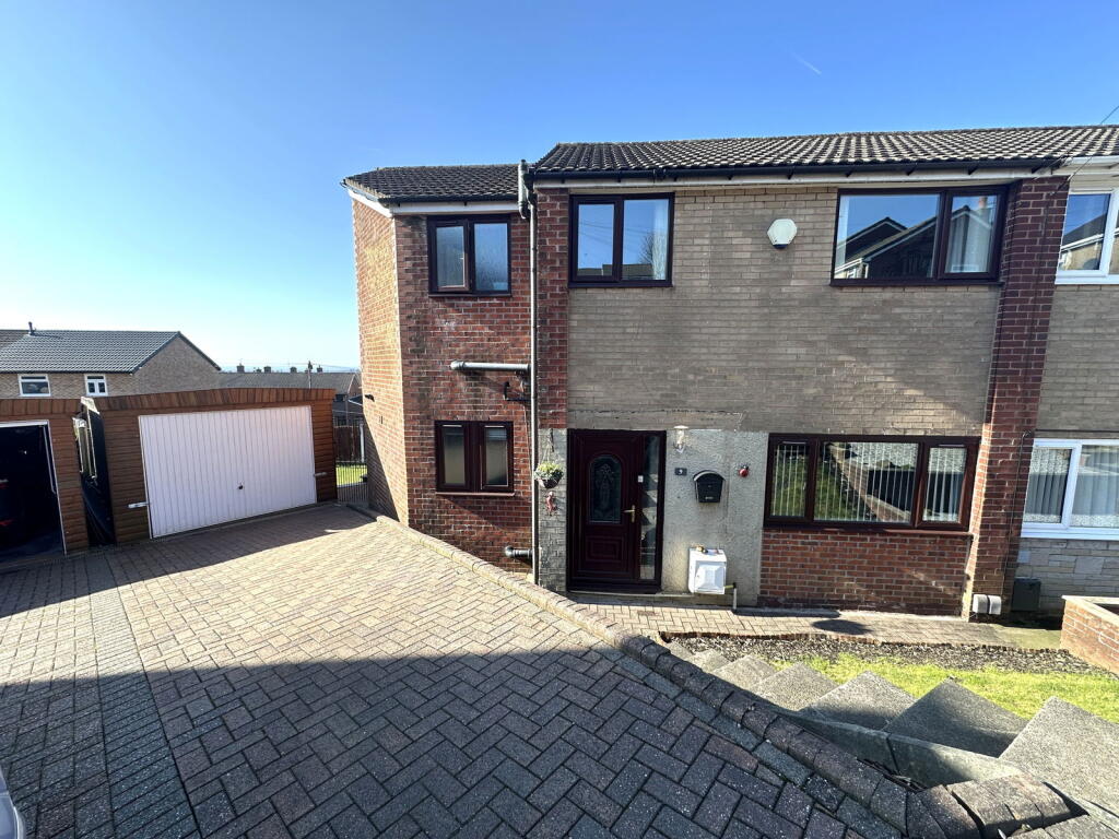 4 bedroom semi-detached house for sale in 9 Lindsay Close, Moorside ...