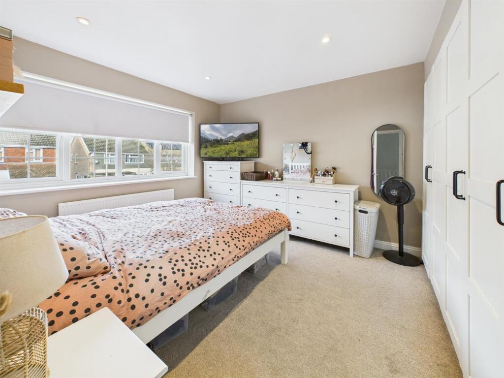 Avington Close, Tilehurst, Reading – další