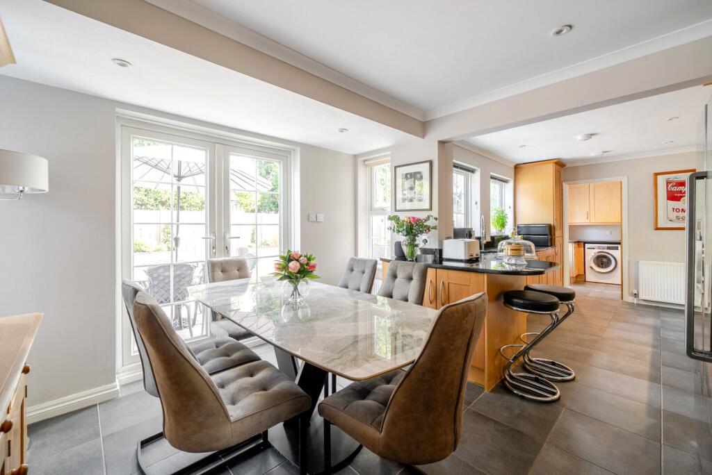 House in Walton-on-Thames, Surrey - View 4