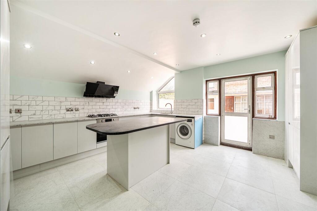 Apartment in London - More