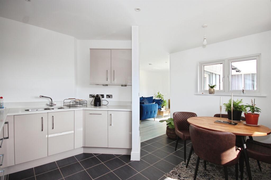 Main image of property: Kingfisher Close, Warwick