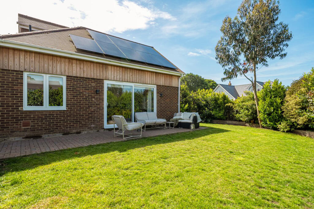 Southlands, Pennington, Lymington, SO41 - View 3